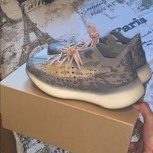 Men yeezy 380 boost size 9 great condition 10/10